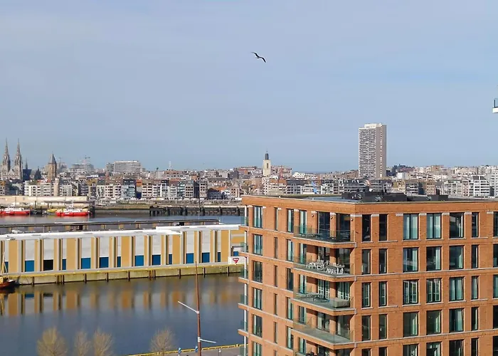 Park Tower Sea View With Pool And Gym