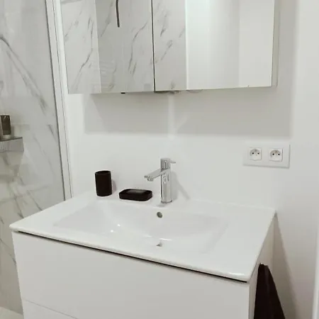 Park Tower Sea View With Pool And Gym شقة